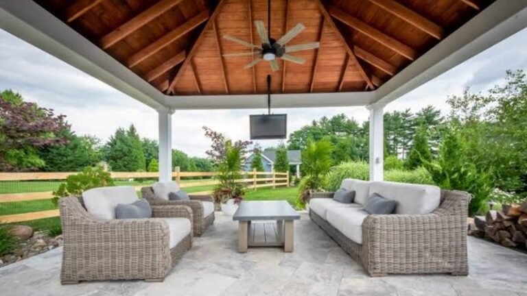 How to Create a Year-Round Outdoor Lounge