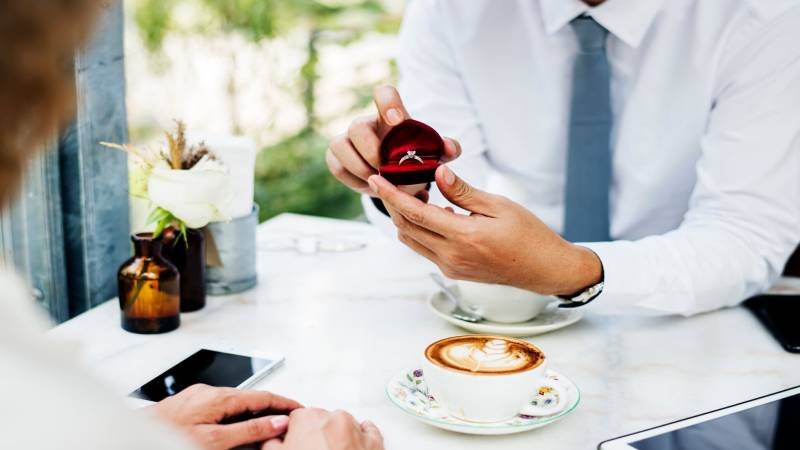 How to Choose an Engagement Ring That Never Goes Out of Style