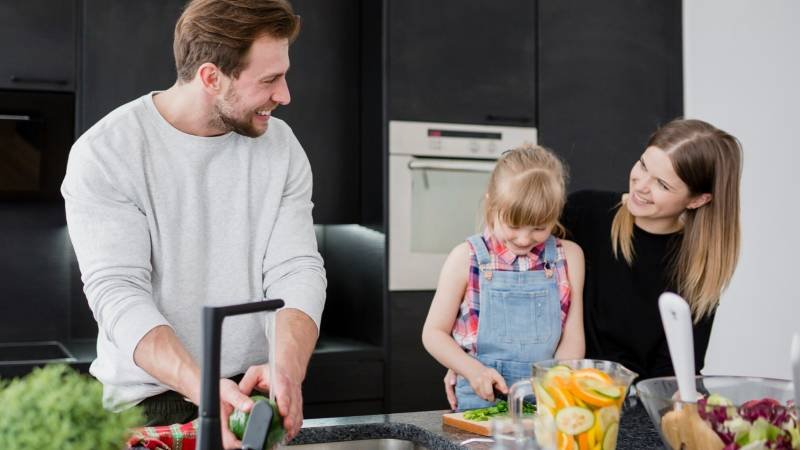 Family Meal Prep Made Easier: Combining Juicing with Smart KitchenKitchen Organization